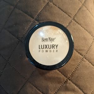 Ben Nye powder